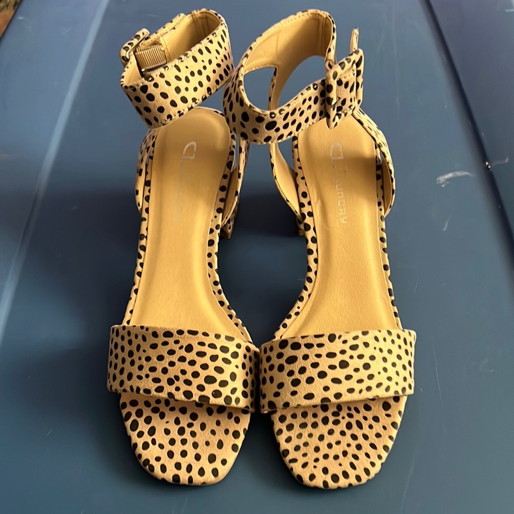 Women’s Cheetah Print CL by Laundry 2.5” heels NWOT